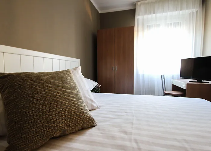 Hotel Bardolino ברדולינו