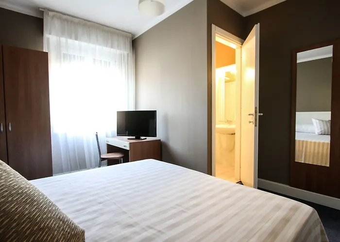 מלון Hotel Bardolino ברדולינו
