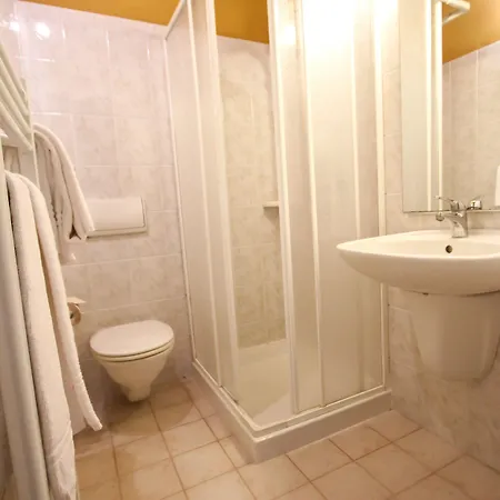 Hotel Bardolino ברדולינו