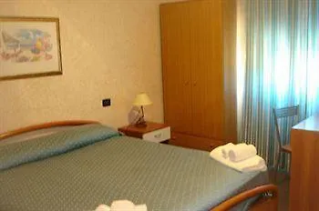 فندق Hotel Bardolino 2*