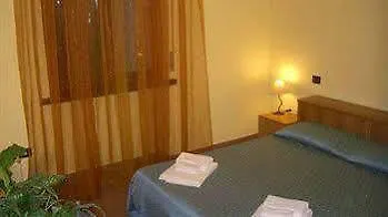 فندق Hotel Bardolino 2*