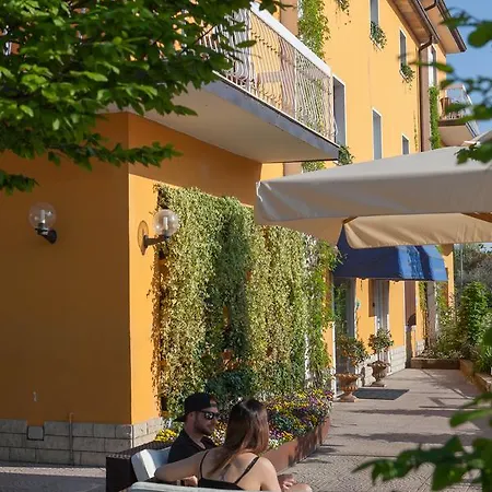 Hotel Bardolino فندق 2*