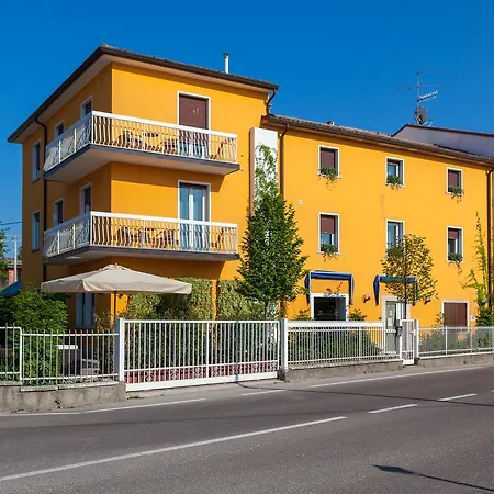 Hotel Bardolino 2* باردولينو